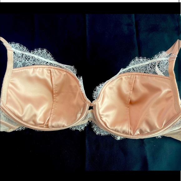 VS lace bra - Picture 3 of 3